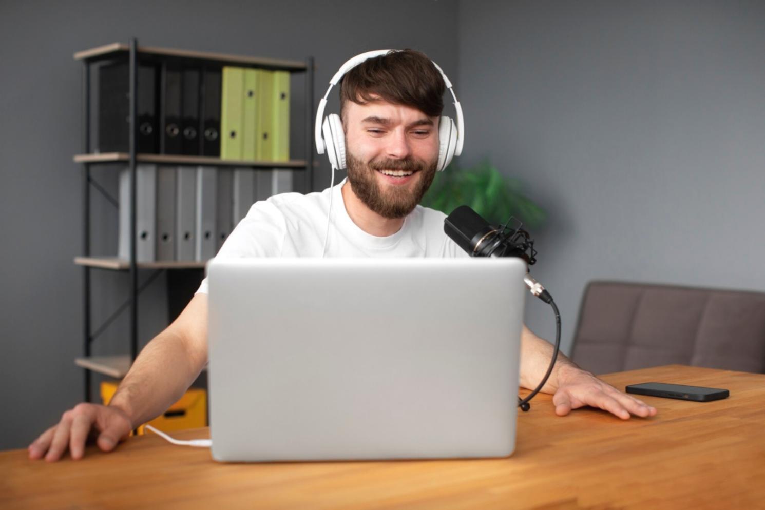 Team bei der Arbeit in modernem Büro in Bremen